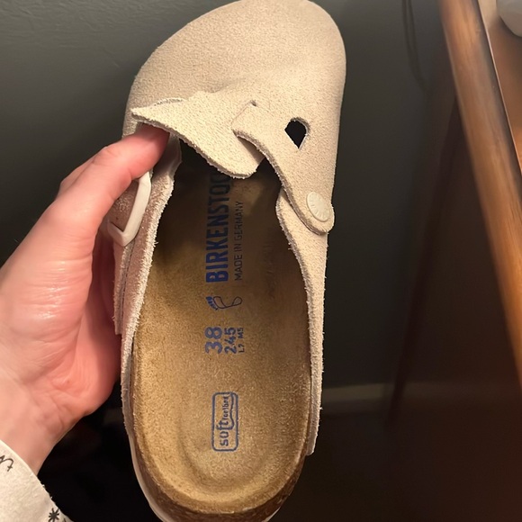 Birkenstock boston clogs- size 7-7.5. ‘Antique white’ suede leather - Picture 3 of 3